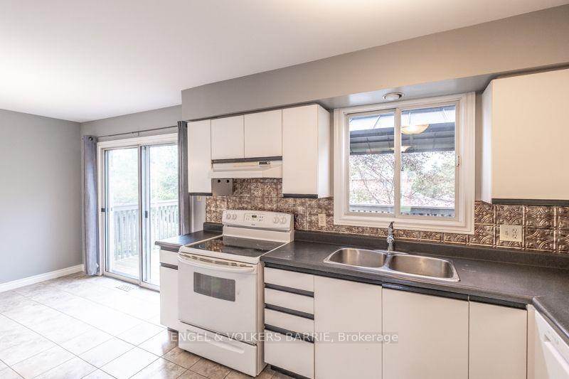 Photo 11 of 94 Ferguson Drive, Barrie, Northwest — HOMEH