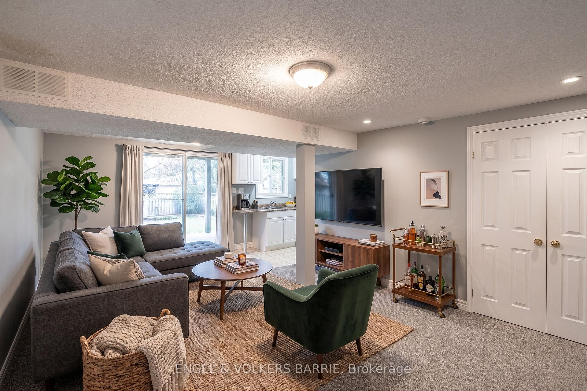 Photo 19 of 94 Ferguson Drive, Barrie, Northwest — HOMEH