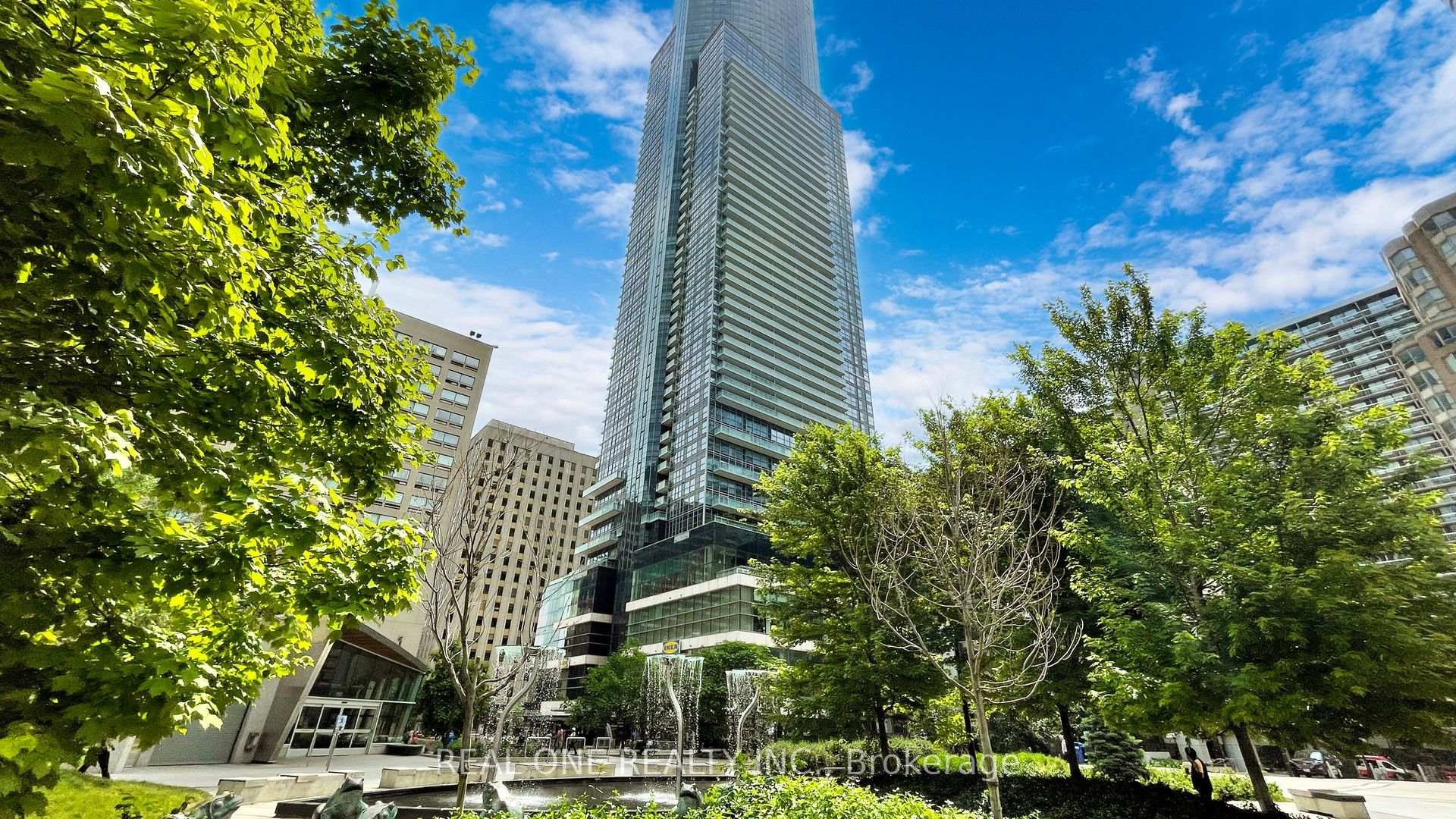 Photo 2 of Unit 5814, 386 Yonge Street, Toronto, Bay Street Corridor — HOMEH