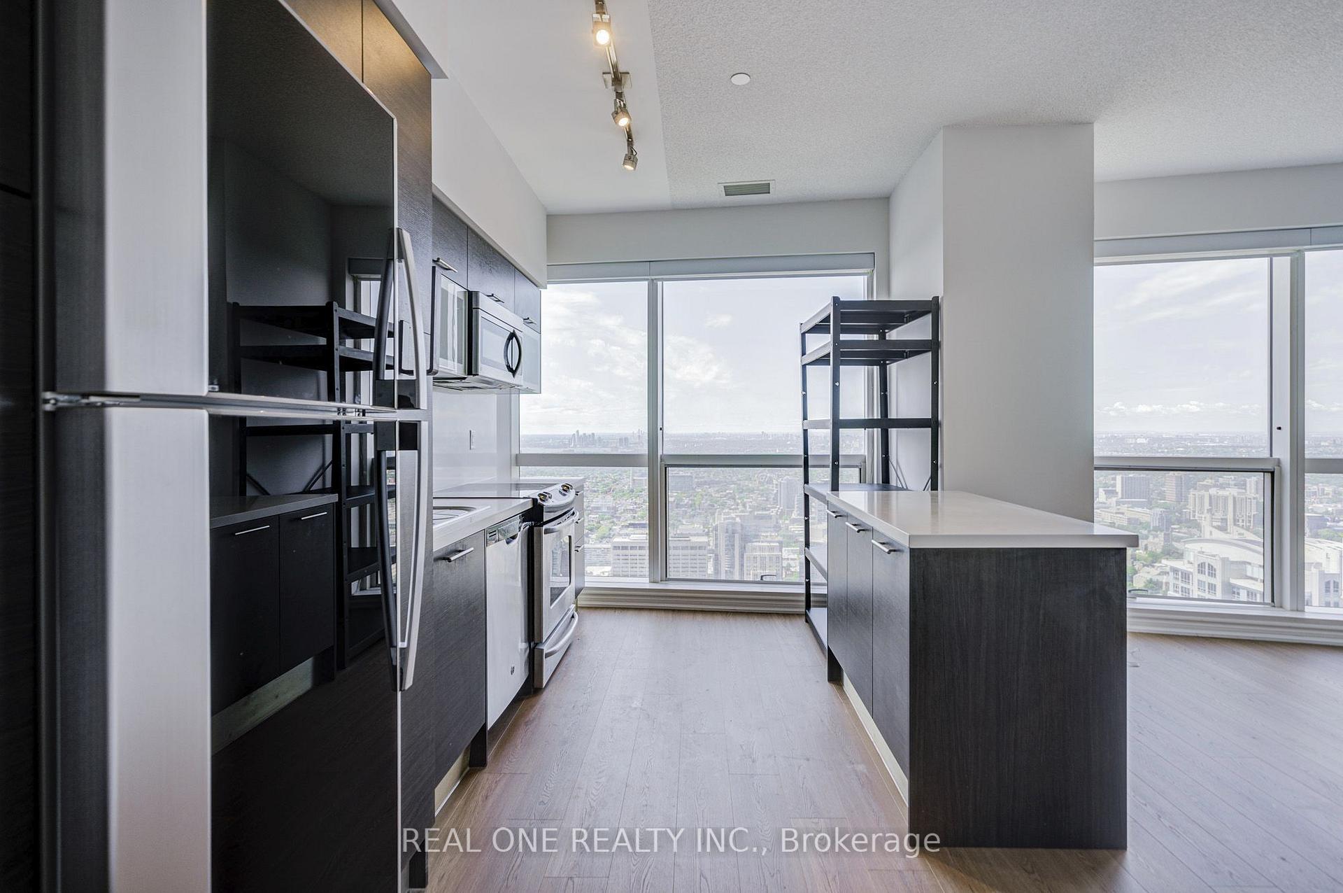 Photo 8 of Unit 5814, 386 Yonge Street, Toronto, Bay Street Corridor — HOMEH