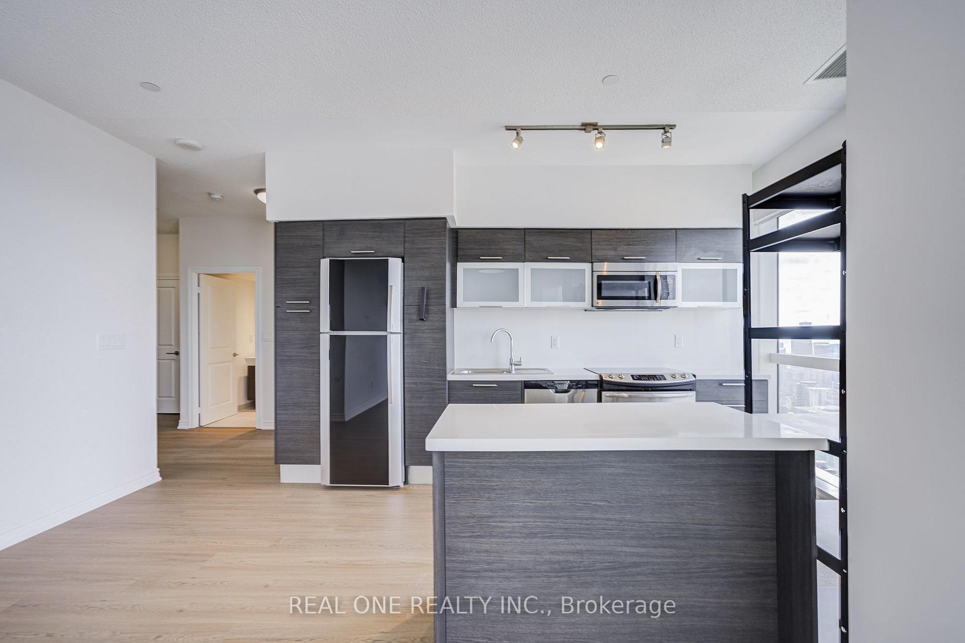 Photo 10 of Unit 5814, 386 Yonge Street, Toronto, Bay Street Corridor — HOMEH