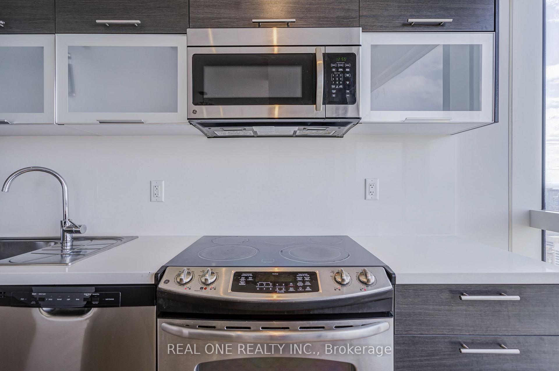 Photo 14 of Unit 5814, 386 Yonge Street, Toronto, Bay Street Corridor — HOMEH