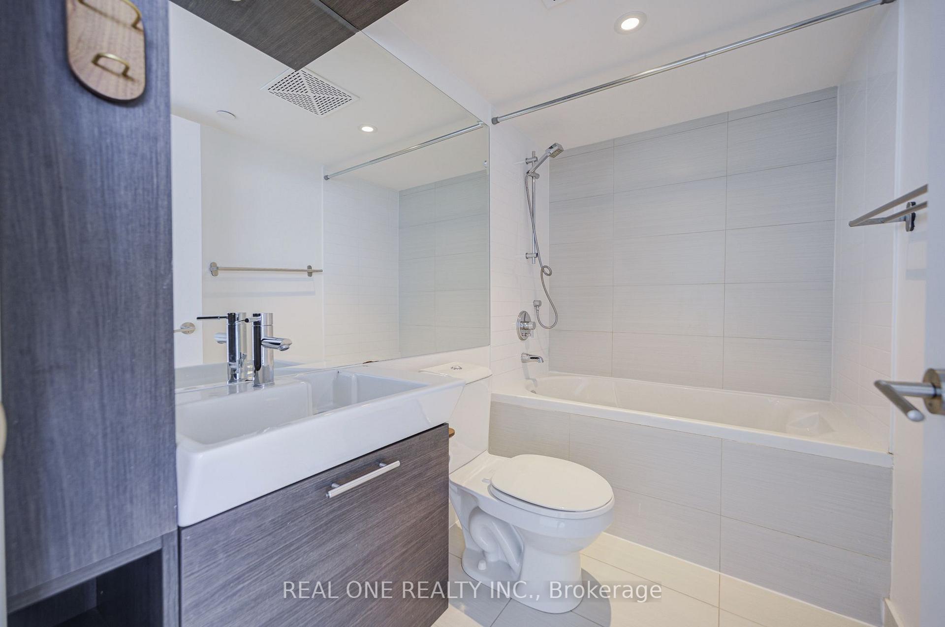 Photo 32 of Unit 5814, 386 Yonge Street, Toronto, Bay Street Corridor — HOMEH