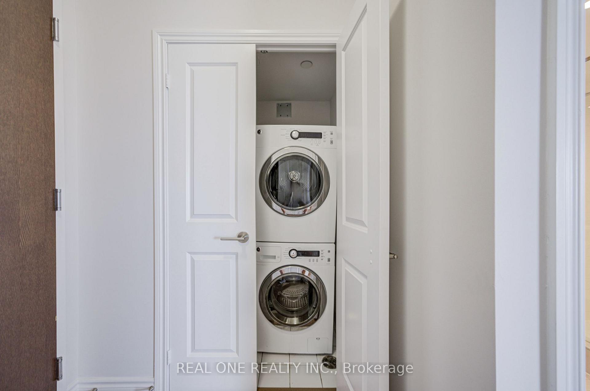 Photo 37 of Unit 5814, 386 Yonge Street, Toronto, Bay Street Corridor — HOMEH