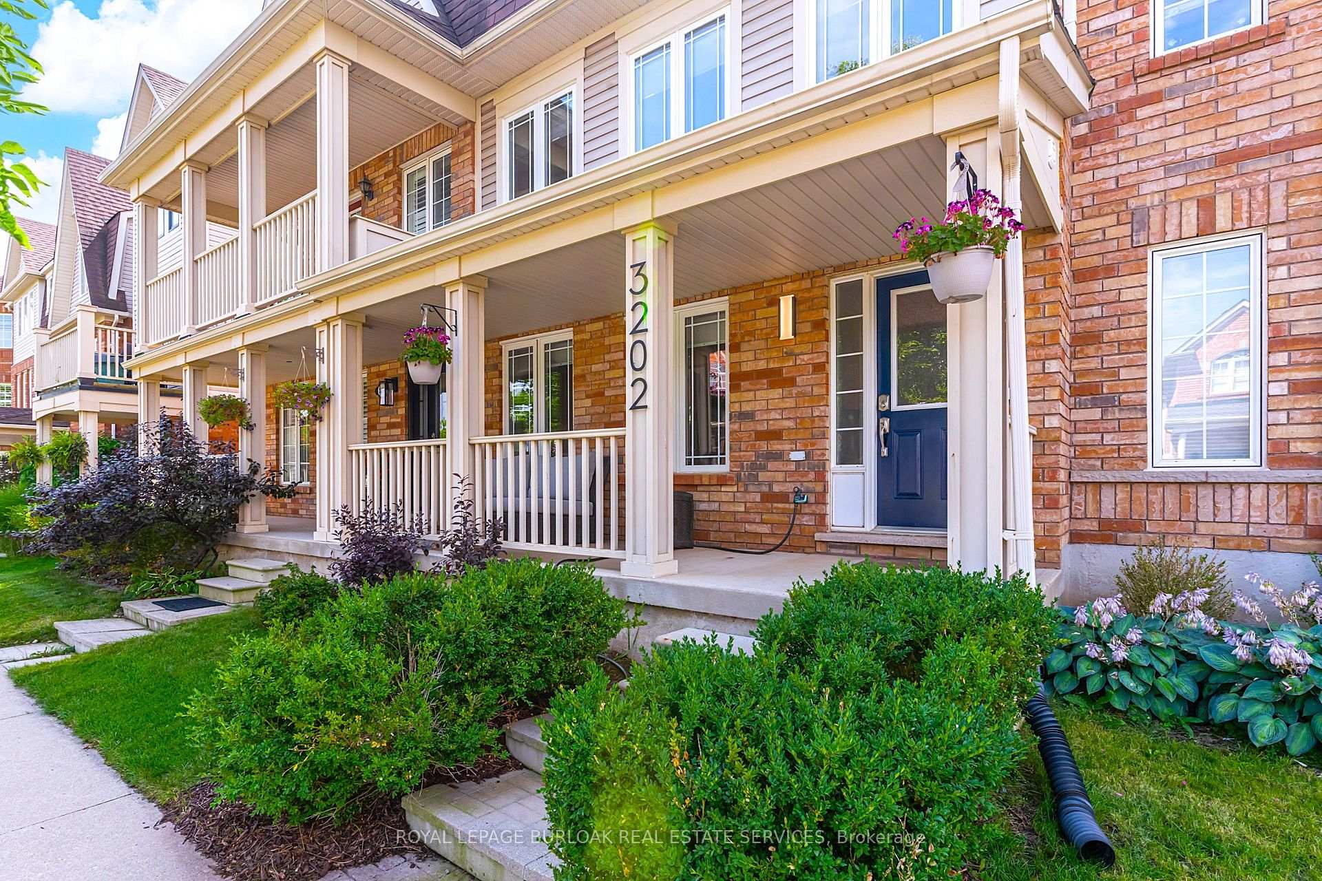 Photo 2 of 3202 Munson Crescent, Burlington, Alton — HOMEH