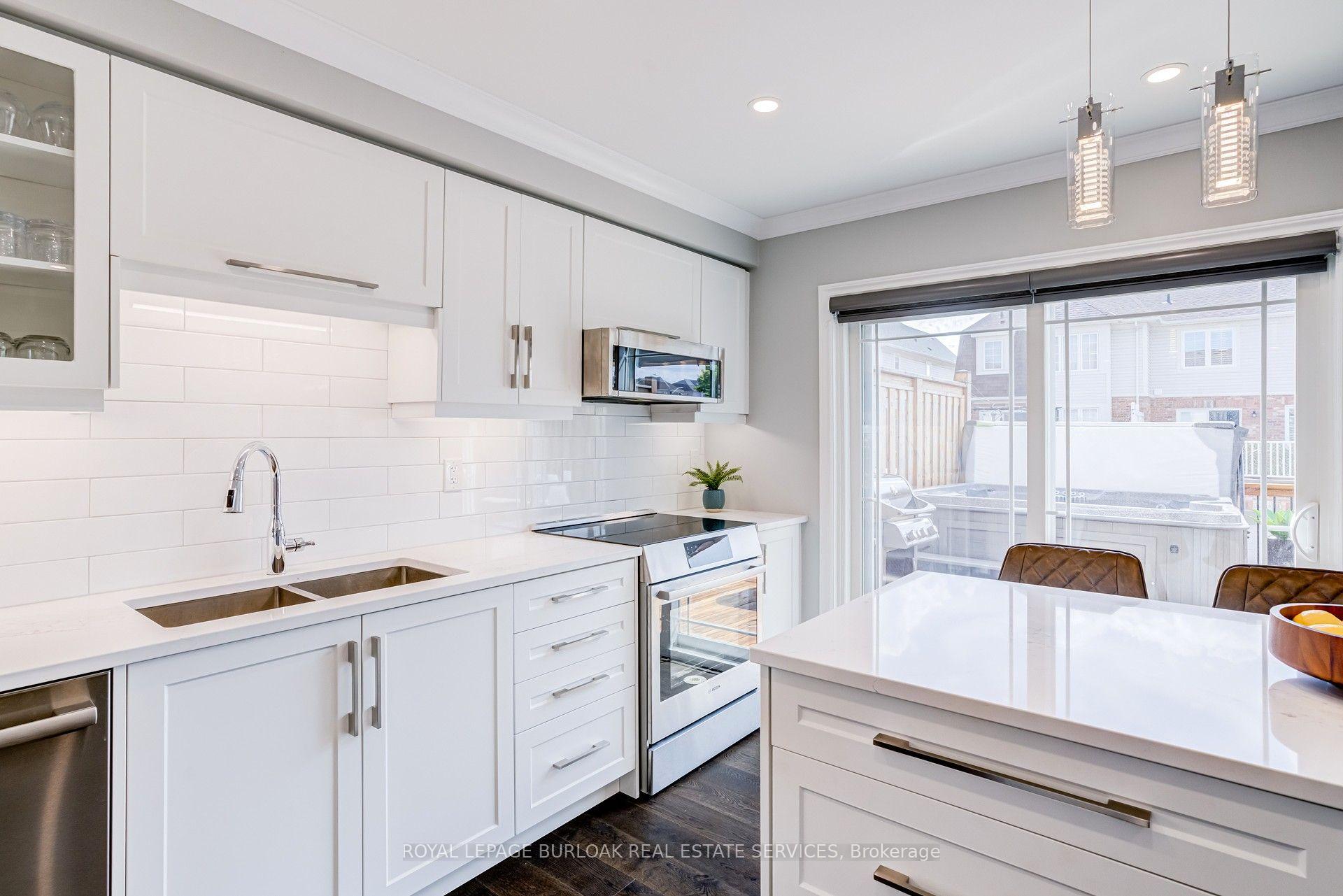 Photo 12 of 3202 Munson Crescent, Burlington, Alton — HOMEH