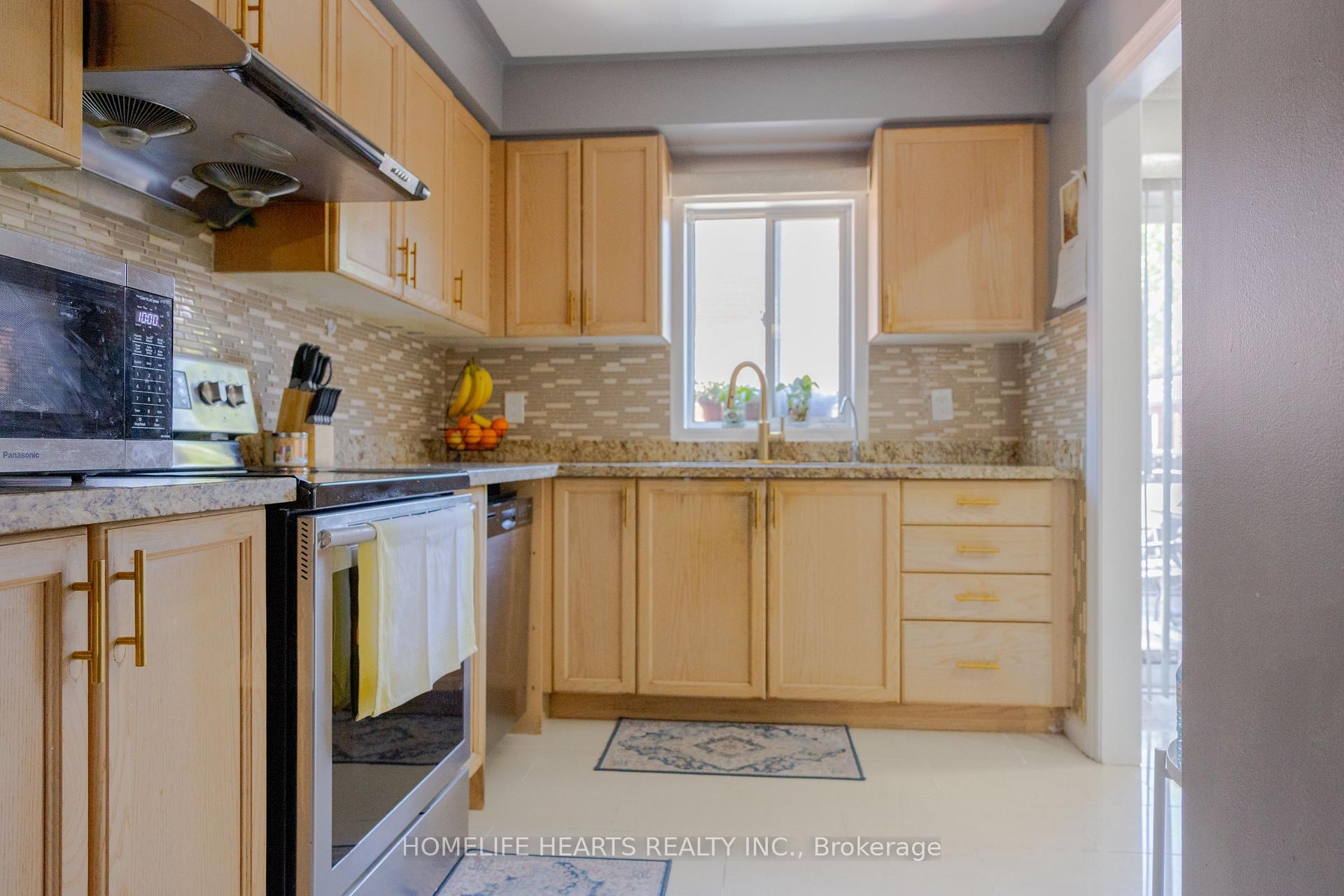 Photo 12 of 87 Sunfield Road, North York, Downsview-Roding-CFB — HOMEH