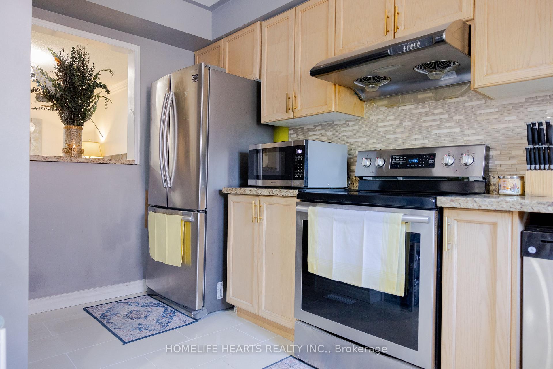 Photo 13 of 87 Sunfield Road, North York, Downsview-Roding-CFB — HOMEH