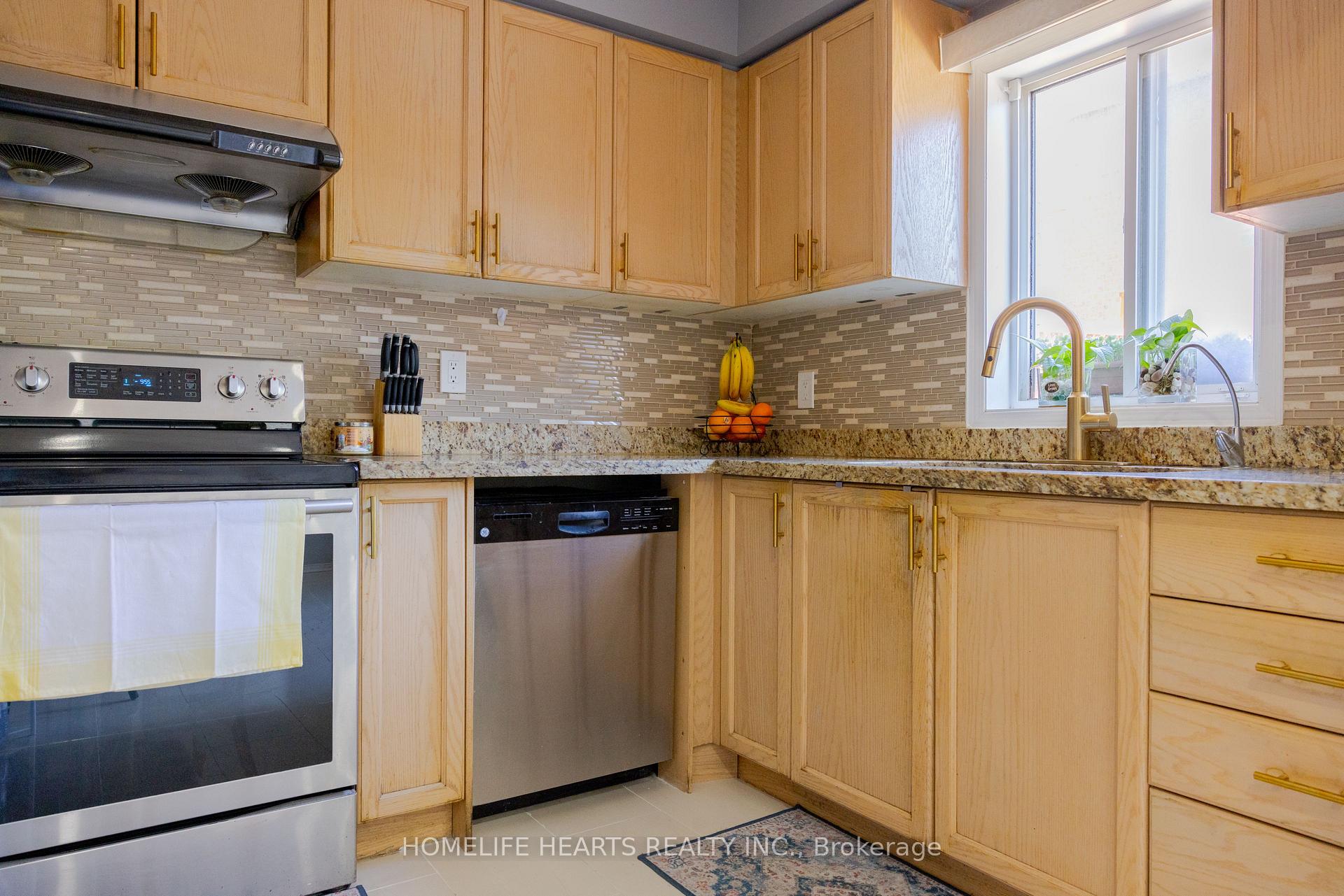 Photo 15 of 87 Sunfield Road, North York, Downsview-Roding-CFB — HOMEH