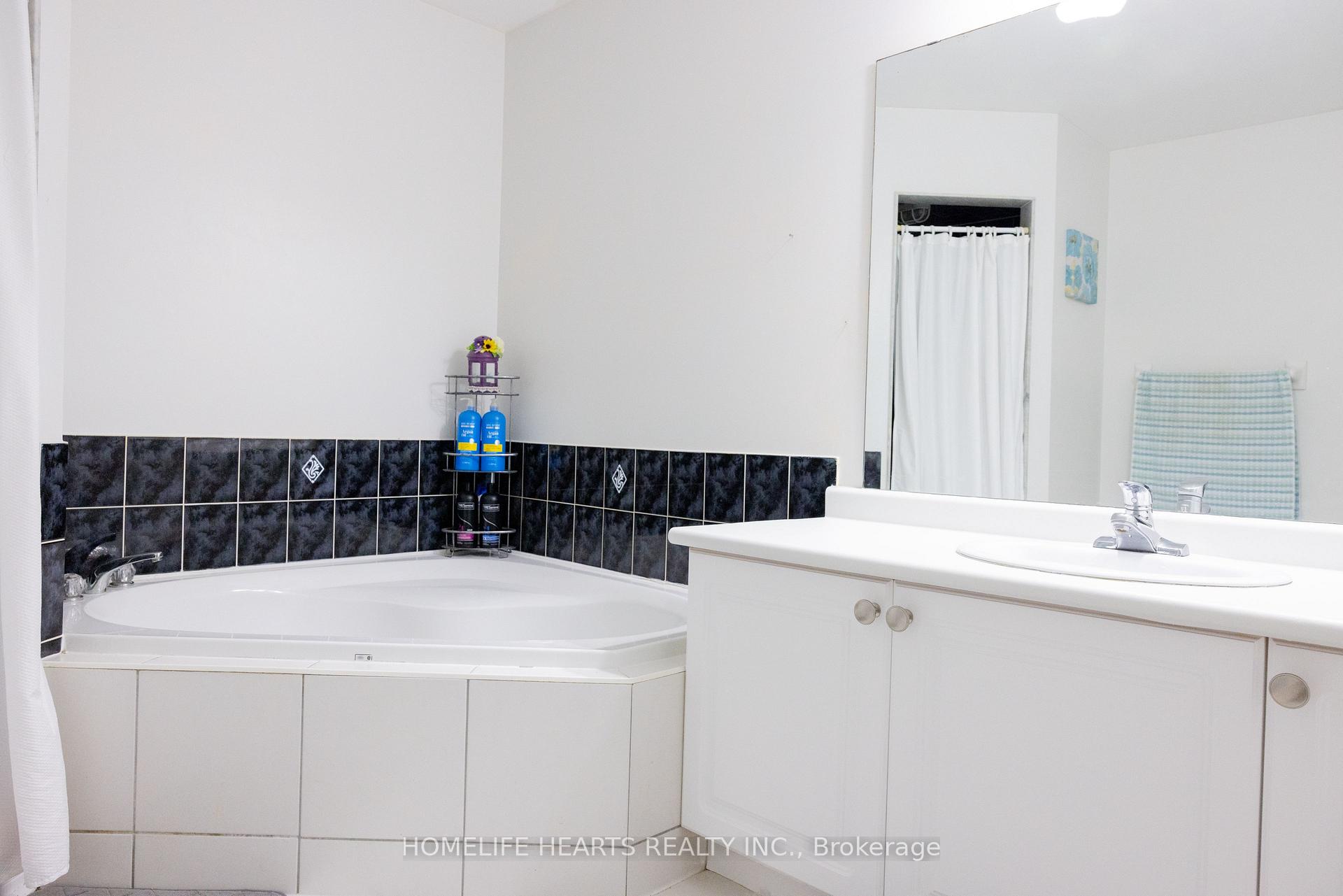 Photo 23 of 87 Sunfield Road, North York, Downsview-Roding-CFB — HOMEH