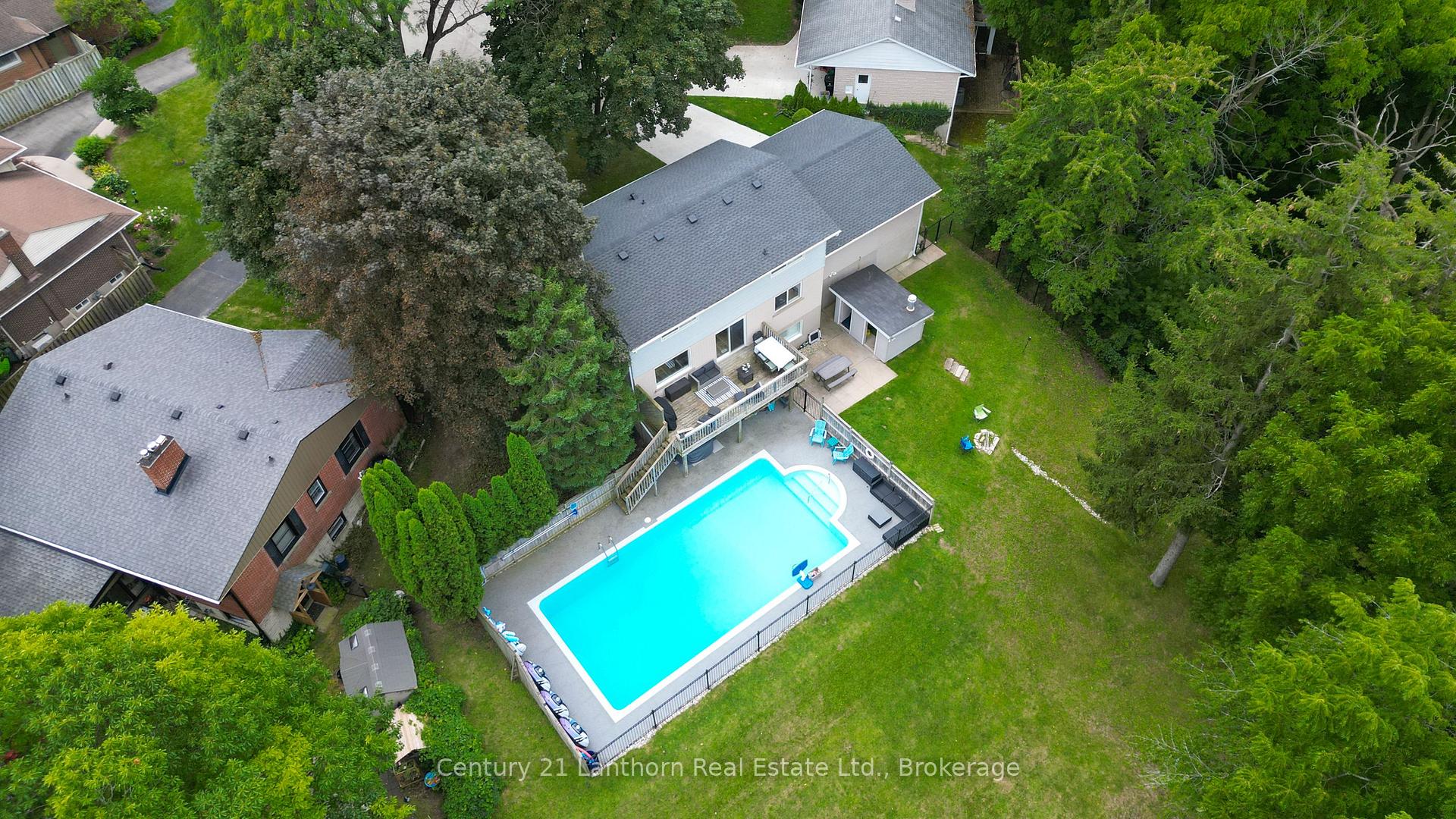 Photo 3 of 23 West Cove, Cambridge, Blair Road — HOMEH