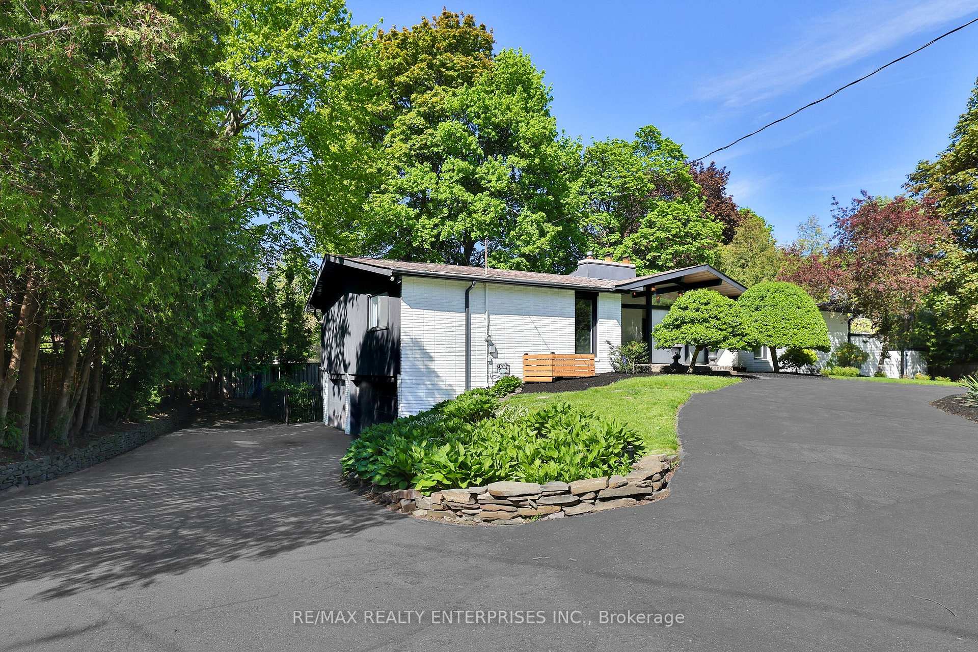 Photo 3 of 625 Sir Richards Road, Mississauga, Erindale — HOMEH