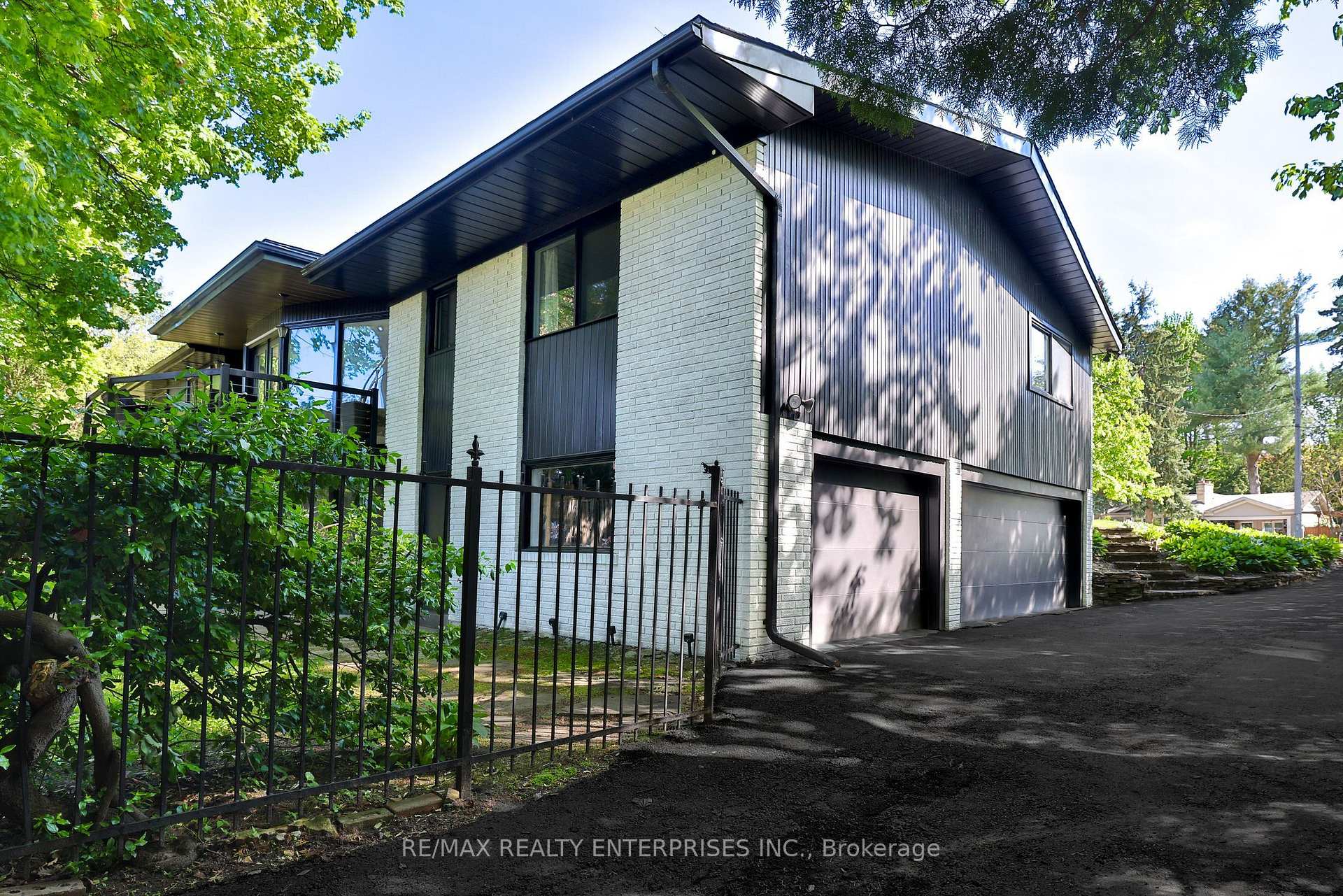 Photo 4 of 625 Sir Richards Road, Mississauga, Erindale — HOMEH