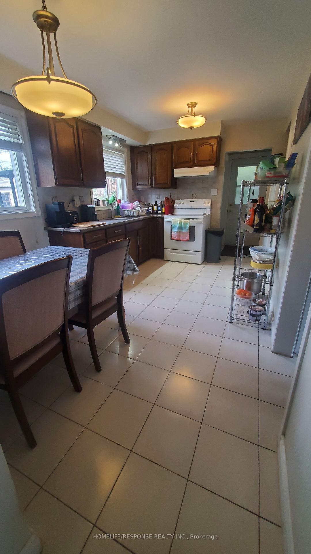 Photo 2 of 114 Ardwick Boulevard, North York, Humbermede — HOMEH