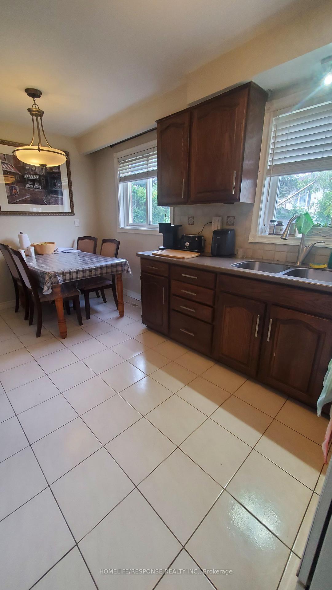 Photo 4 of 114 Ardwick Boulevard, North York, Humbermede — HOMEH