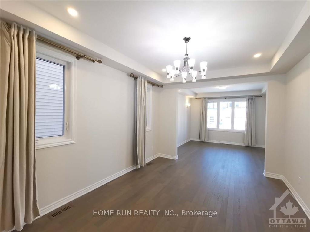 Photo 7 of 718 Brittanic Road, Ottawa, Kanata - Emerald Meadows/Trailwest — HOMEH