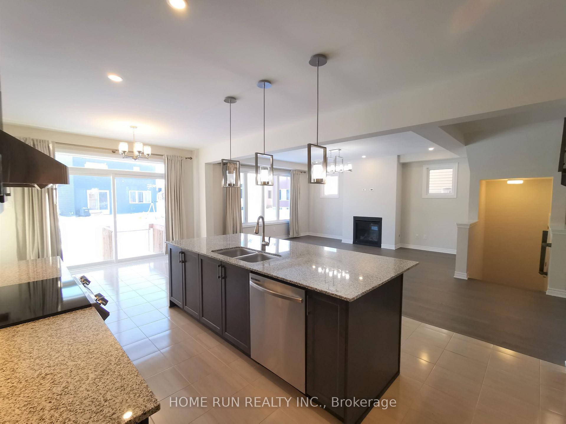 Photo 13 of 718 Brittanic Road, Ottawa, Kanata - Emerald Meadows/Trailwest — HOMEH
