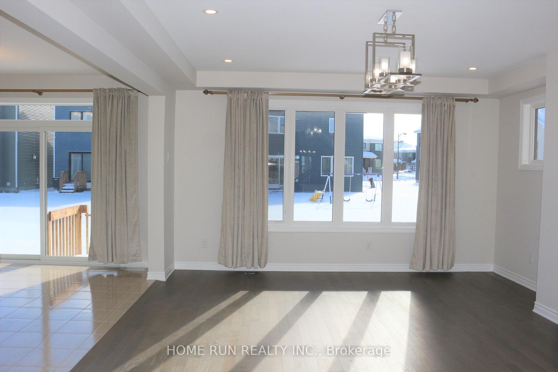 Photo 16 of 718 Brittanic Road, Ottawa, Kanata - Emerald Meadows/Trailwest — HOMEH