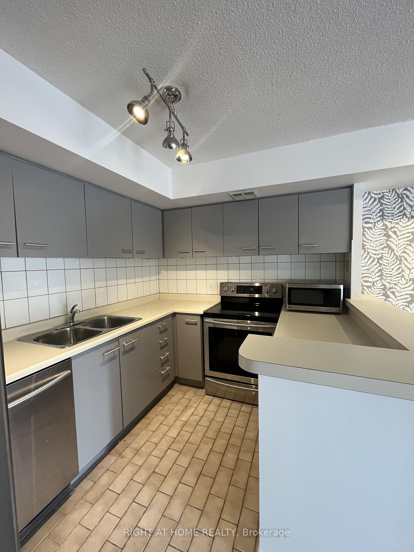 Photo 3 of Unit 1619, 25 The Esplanade, Toronto, Waterfront Communities — HOMEH