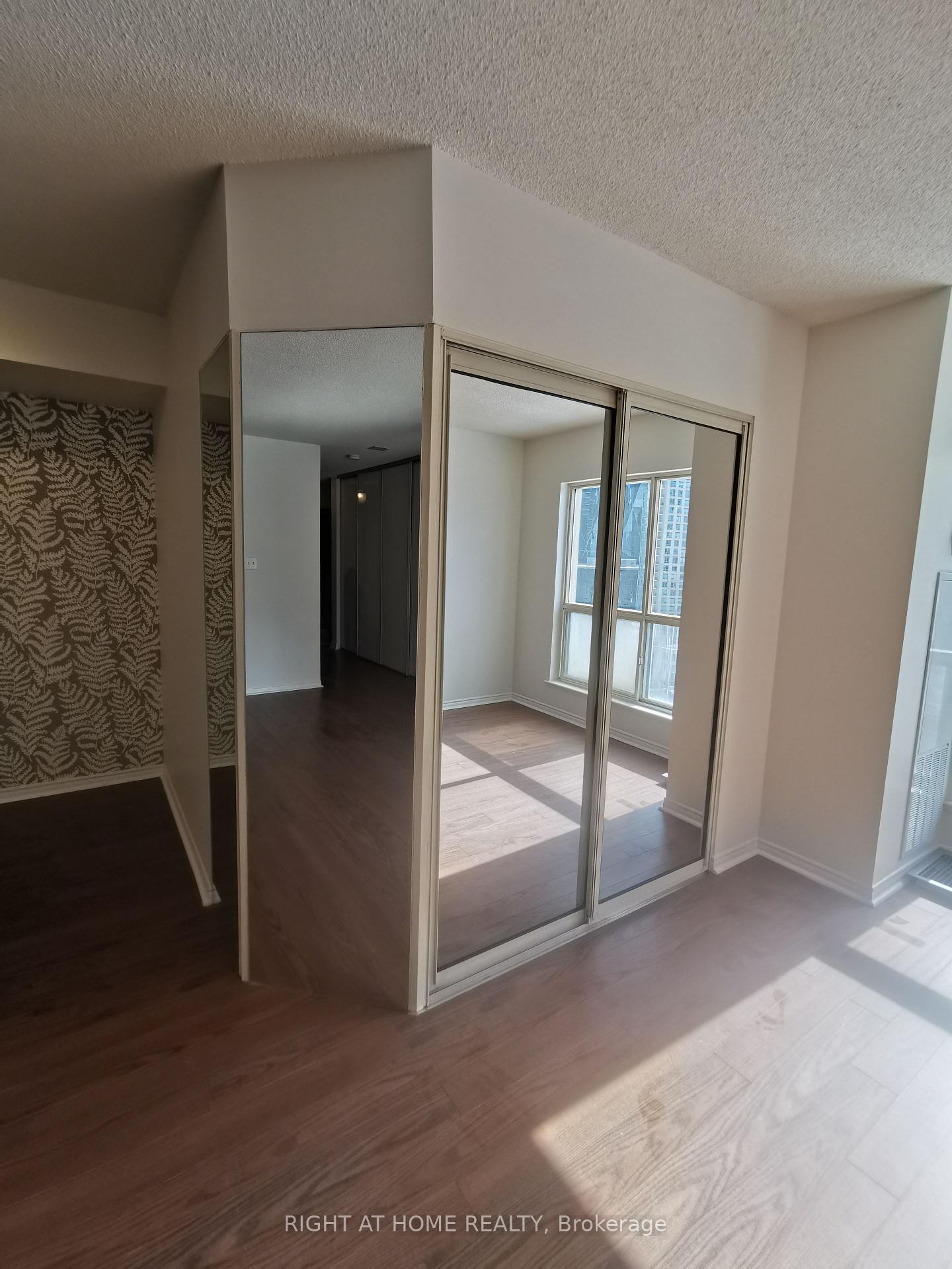 Photo 10 of Unit 1619, 25 The Esplanade, Toronto, Waterfront Communities — HOMEH