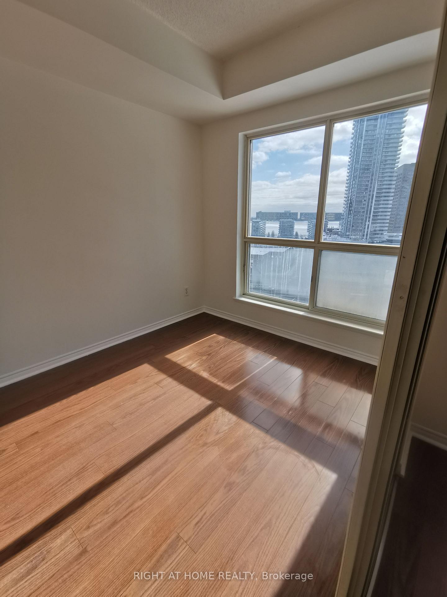 Photo 11 of Unit 1619, 25 The Esplanade, Toronto, Waterfront Communities — HOMEH
