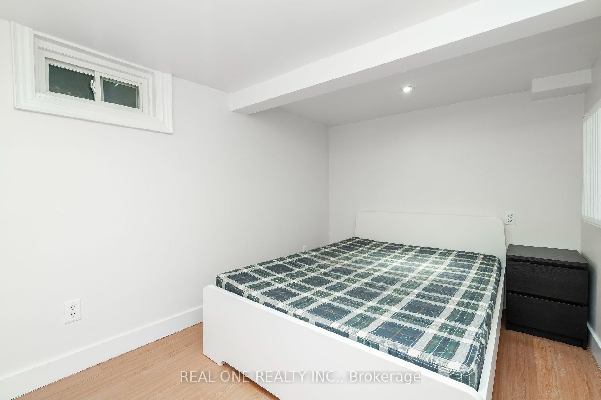Photo 3 of Unit Basement, 178 Manning Avenue, Toronto, Trinity-Bellwoods — HOMEH