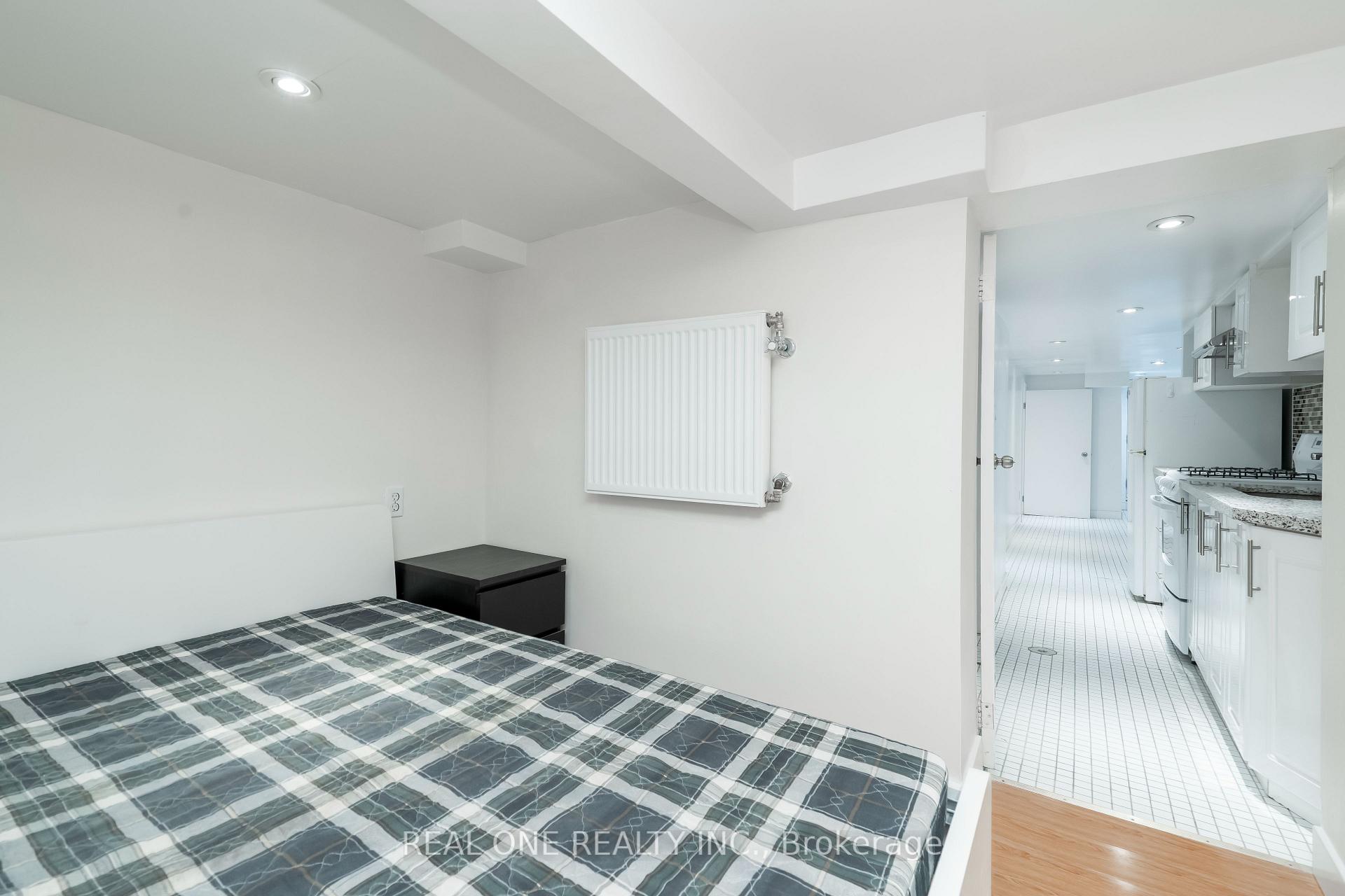 Photo 4 of Unit Basement, 178 Manning Avenue, Toronto, Trinity-Bellwoods — HOMEH