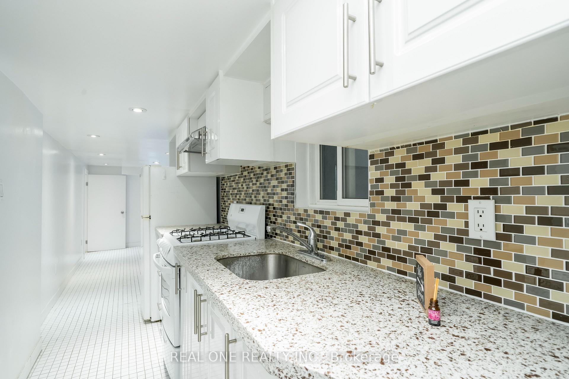 Photo 5 of Unit Basement, 178 Manning Avenue, Toronto, Trinity-Bellwoods — HOMEH