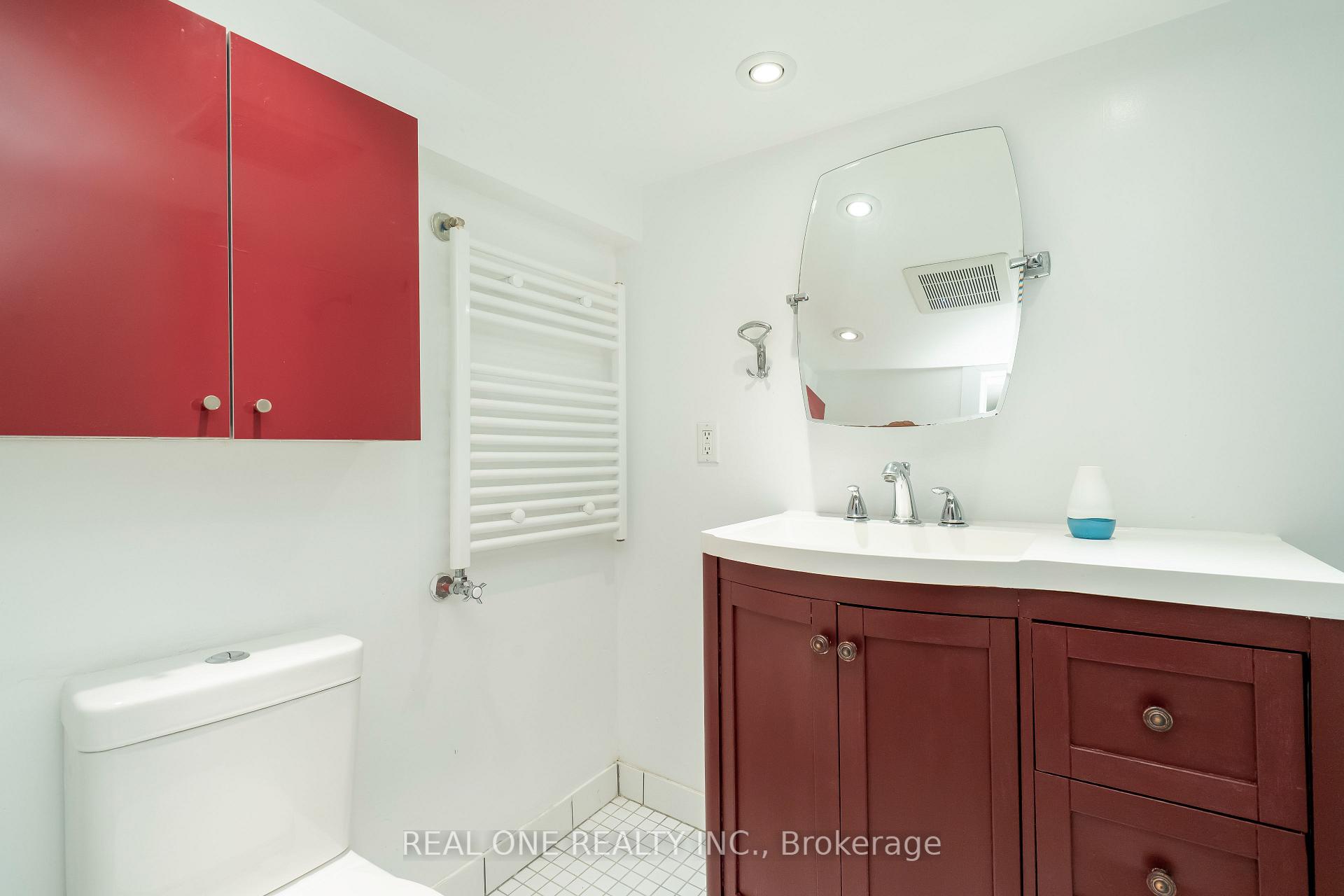Photo 6 of Unit Basement, 178 Manning Avenue, Toronto, Trinity-Bellwoods — HOMEH
