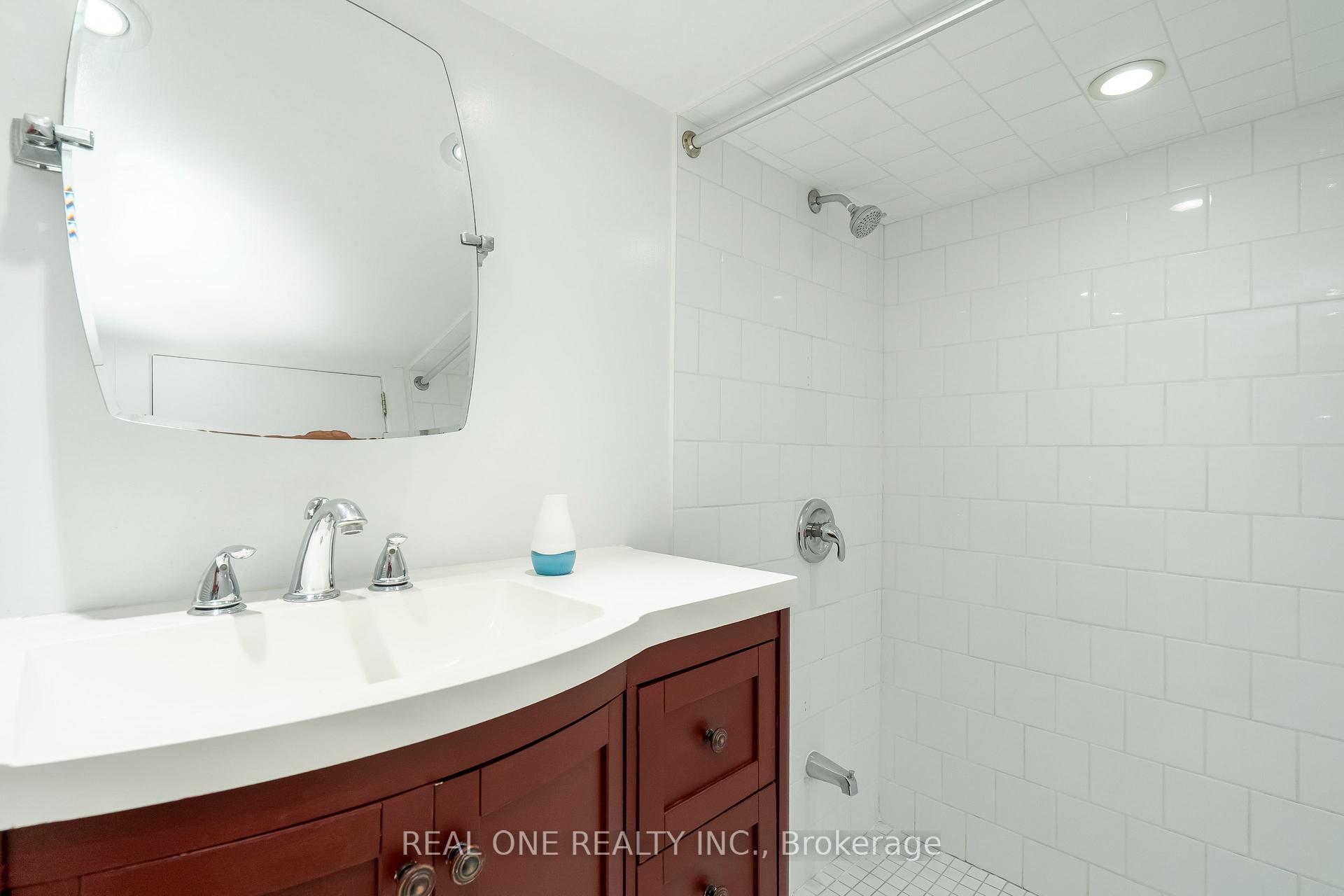 Photo 7 of Unit Basement, 178 Manning Avenue, Toronto, Trinity-Bellwoods — HOMEH