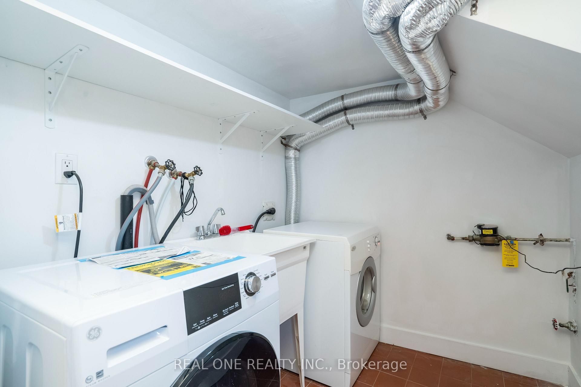 Photo 11 of Unit Basement, 178 Manning Avenue, Toronto, Trinity-Bellwoods — HOMEH
