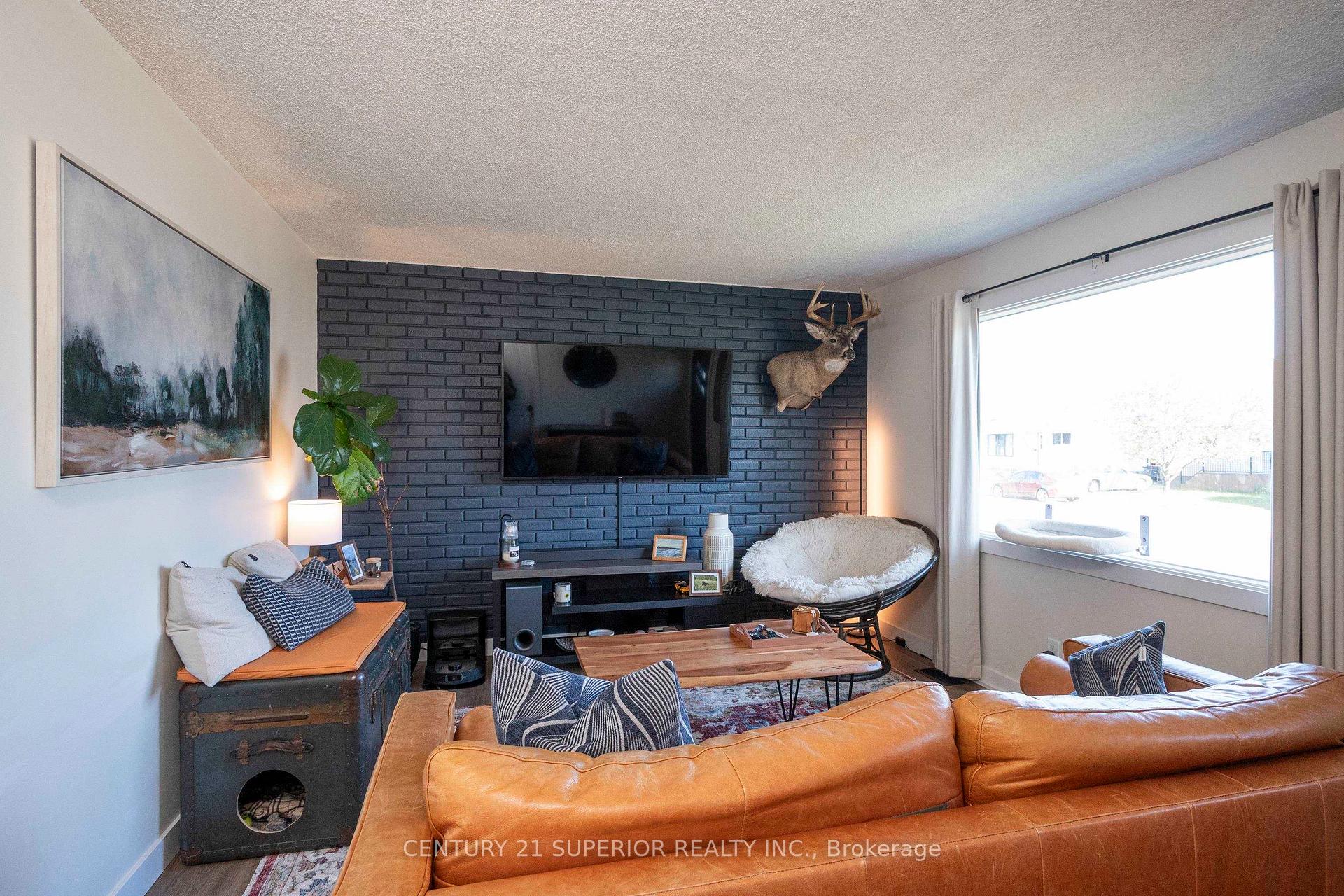 Photo 5 of 218 Christina Street E, Thunder Bay, Westfort — HOMEH