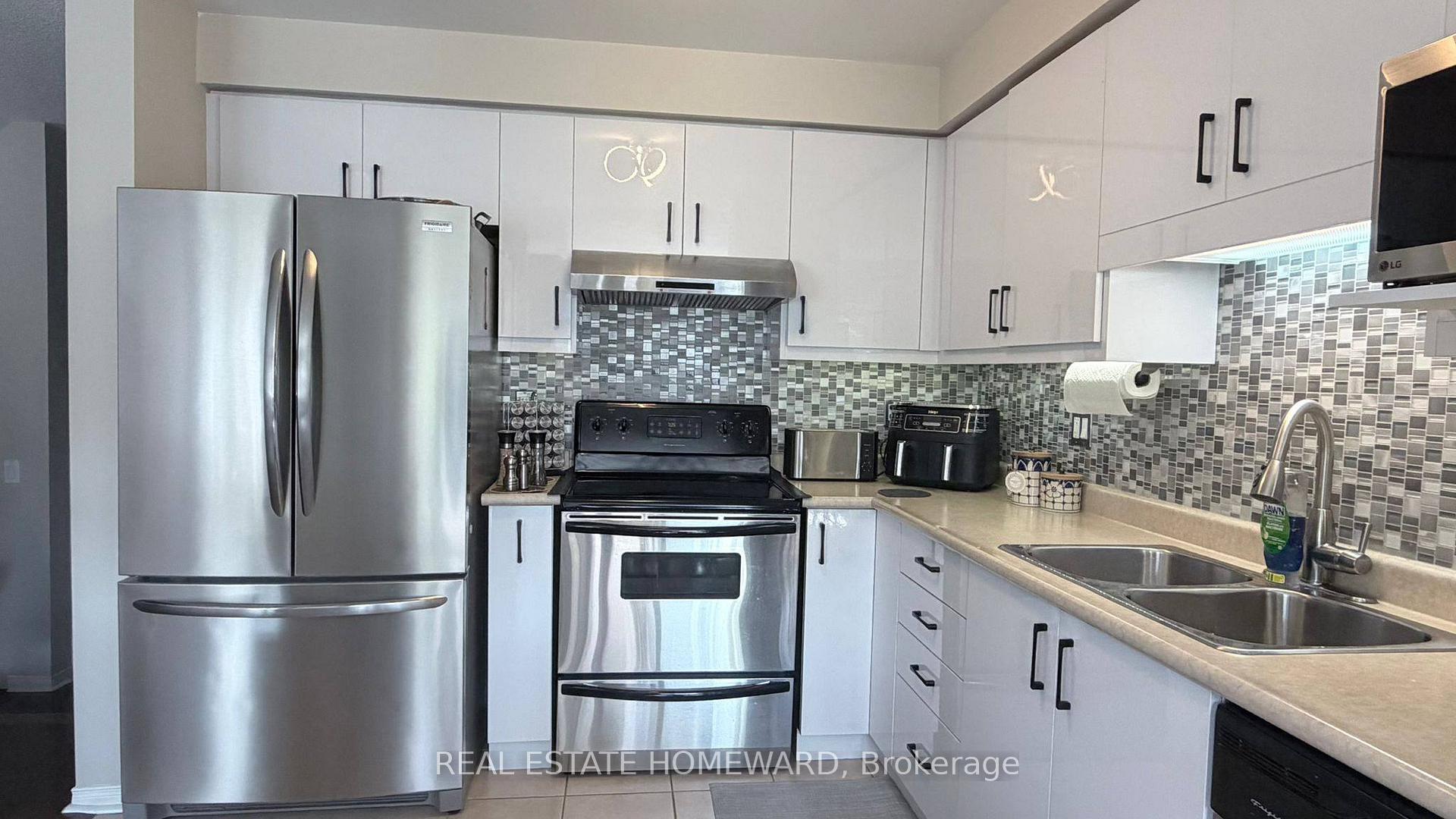 Photo 11 of 19 Bilbrough Street, Aurora, Bayview Northeast — HOMEH