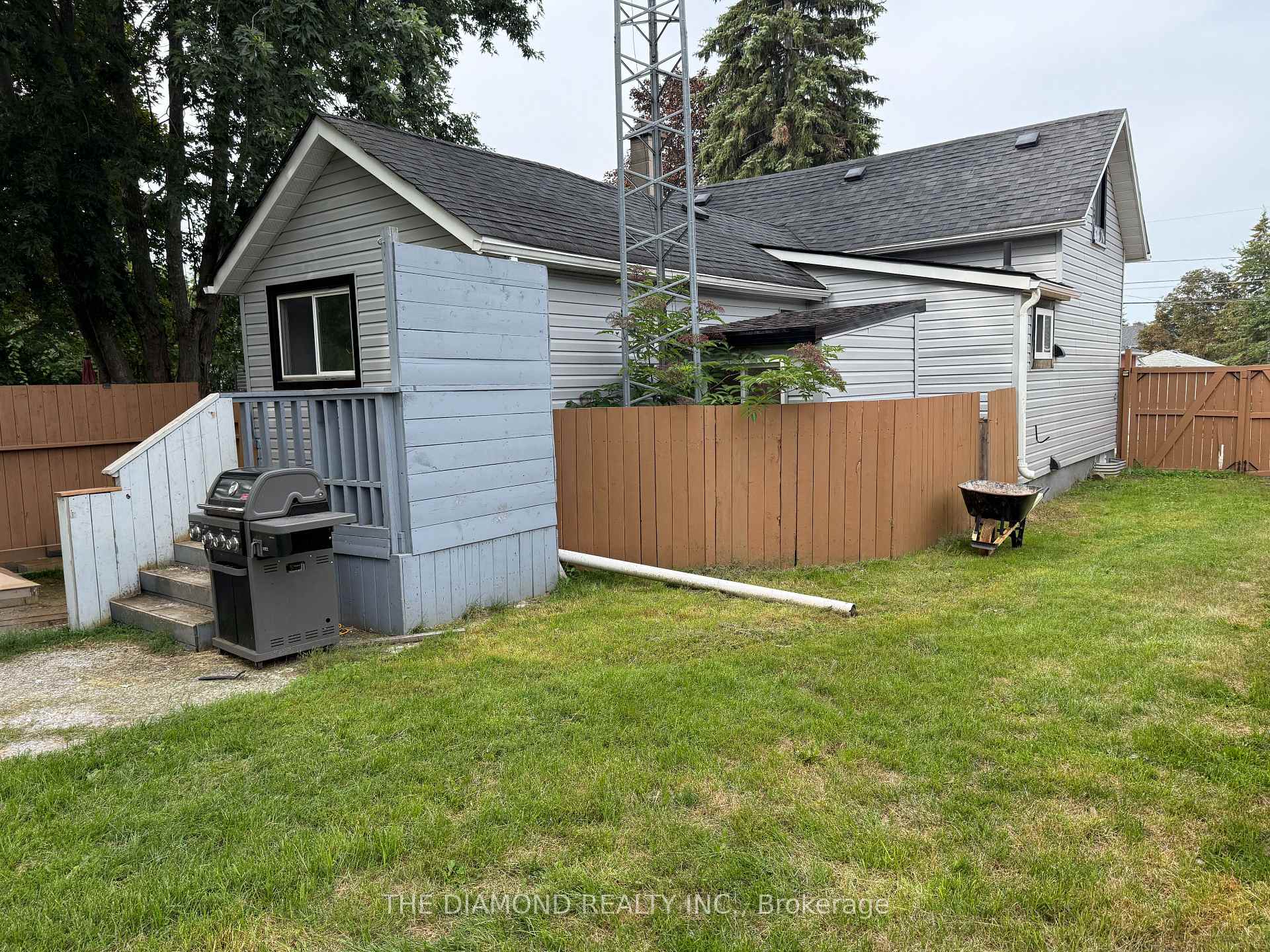 Photo 3 of 40 St Patrick Street, Kawartha Lakes, Lindsay — HOMEH