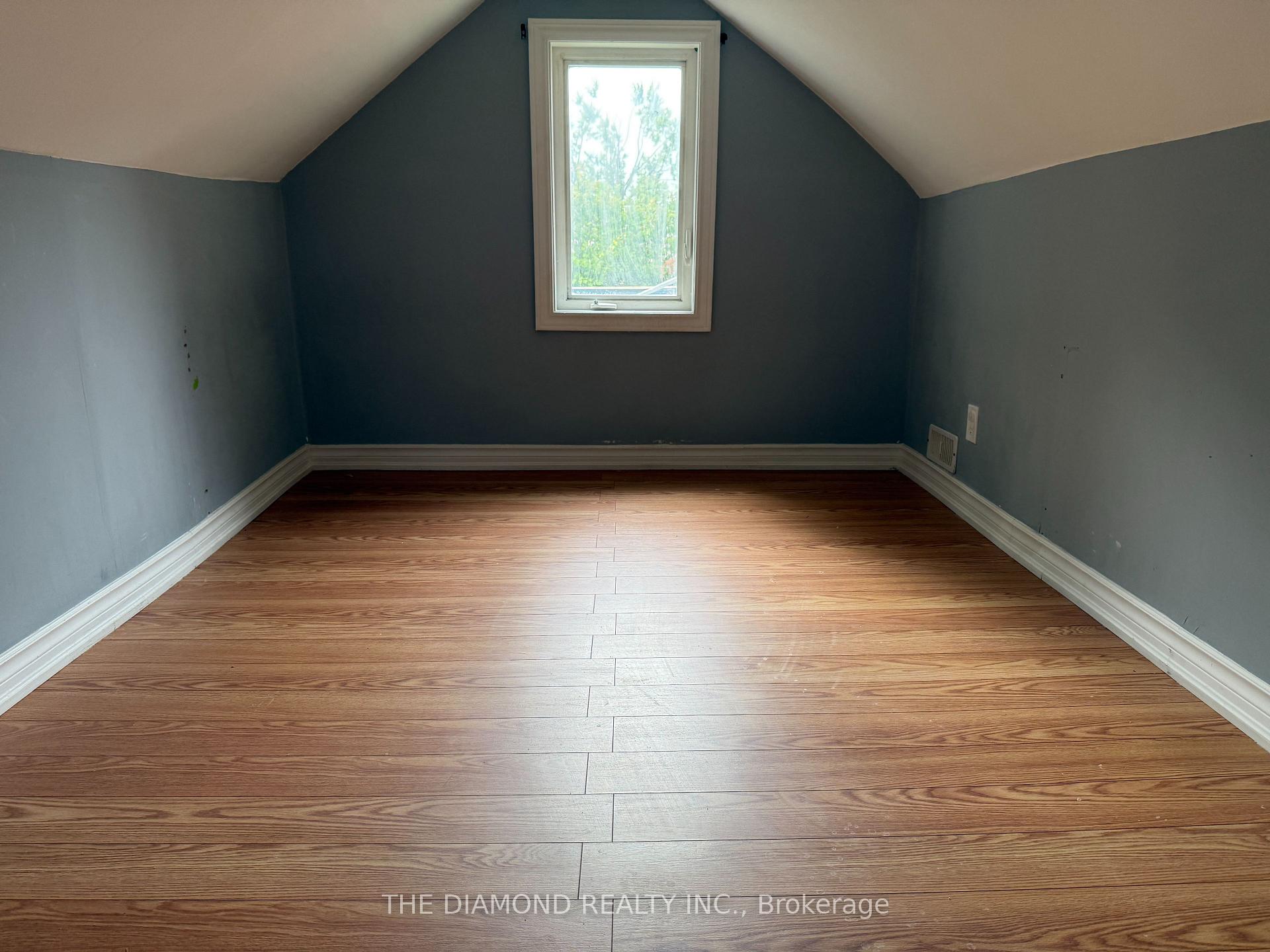 Photo 34 of 40 St Patrick Street, Kawartha Lakes, Lindsay — HOMEH