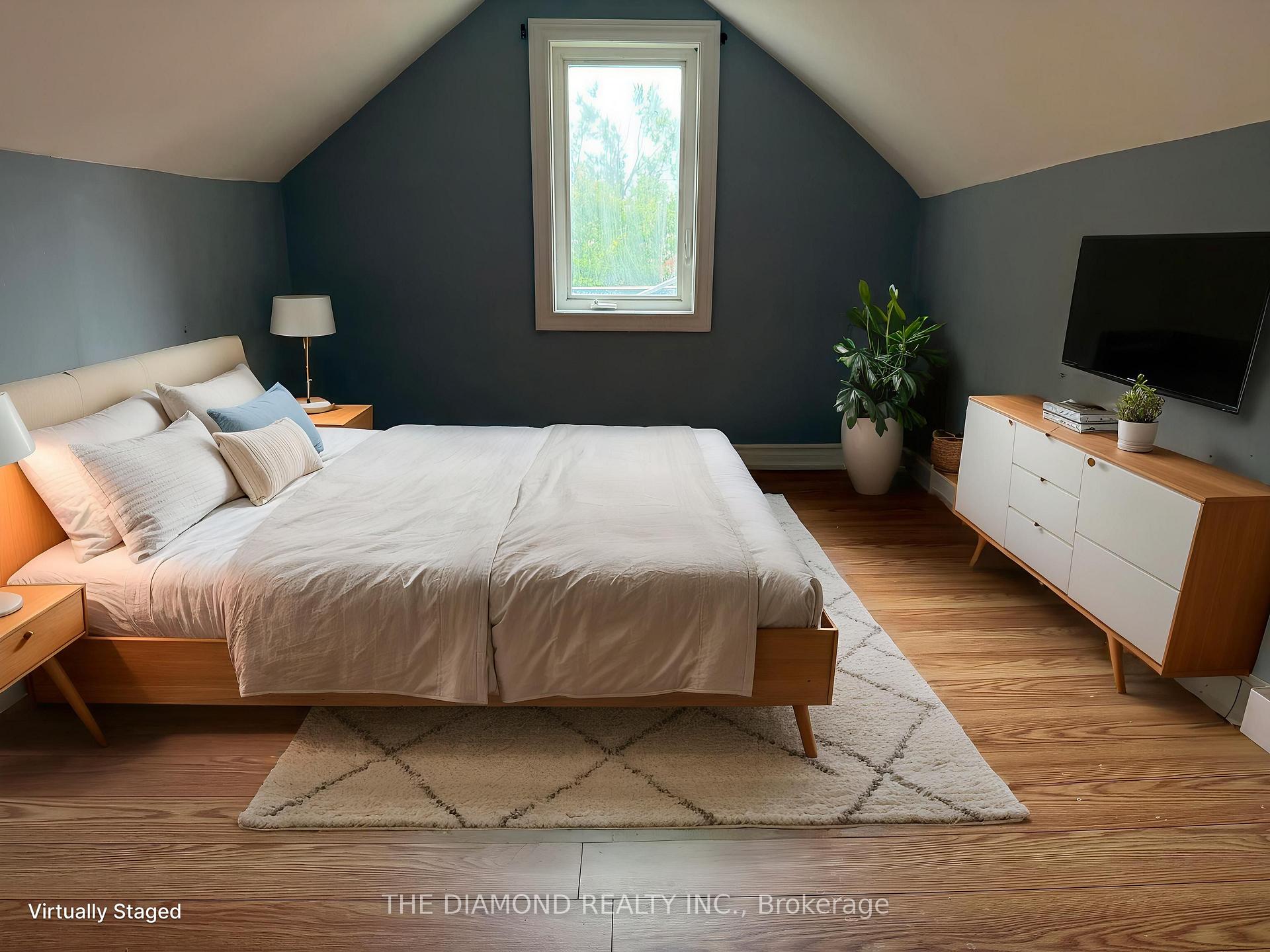 Photo 35 of 40 St Patrick Street, Kawartha Lakes, Lindsay — HOMEH