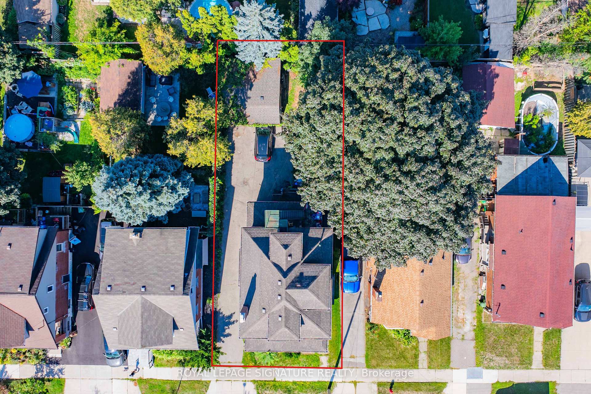 Photo 2 of 74 Kenilworth Avenue S, Hamilton, Delta — HOMEH