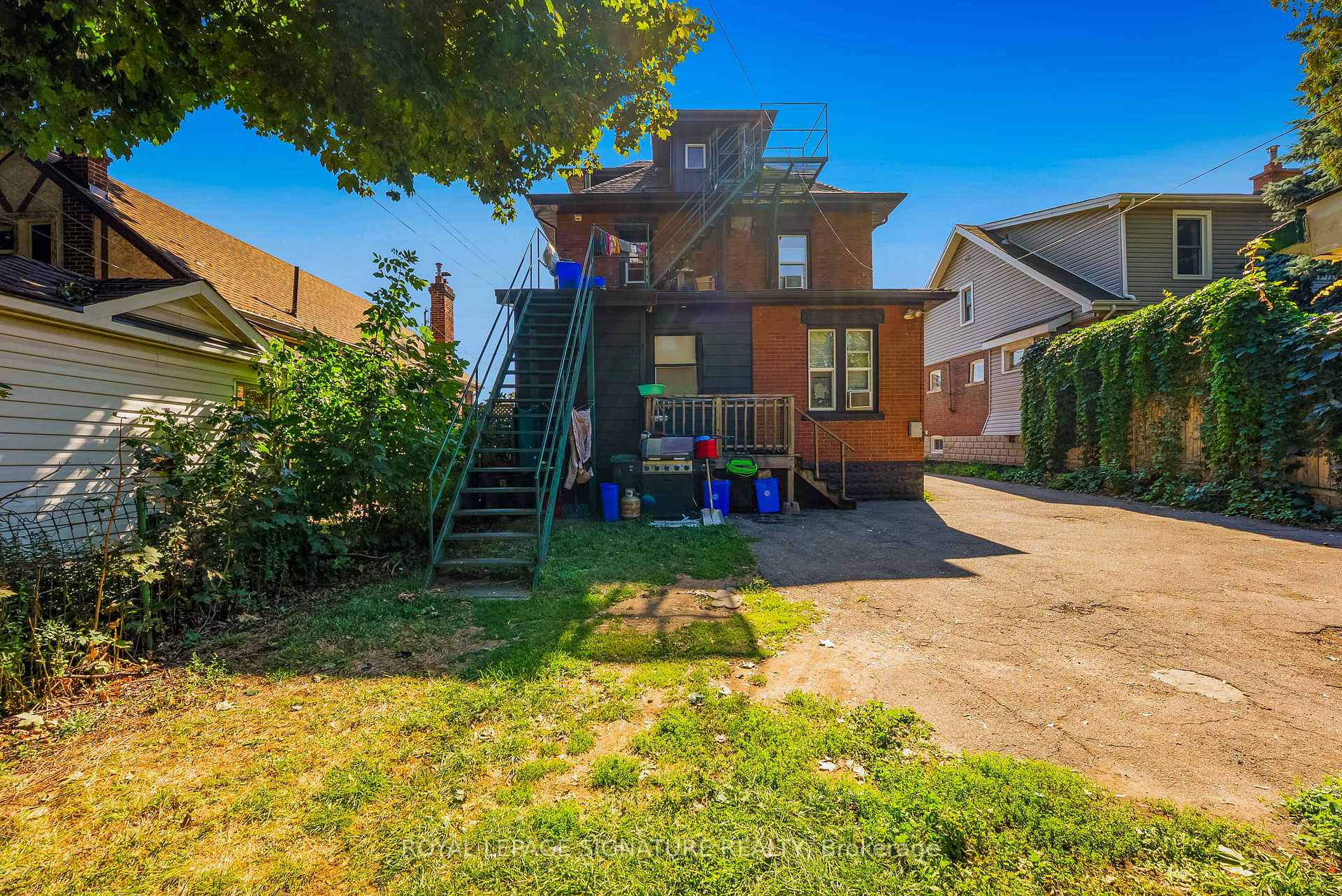 Photo 3 of 74 Kenilworth Avenue S, Hamilton, Delta — HOMEH