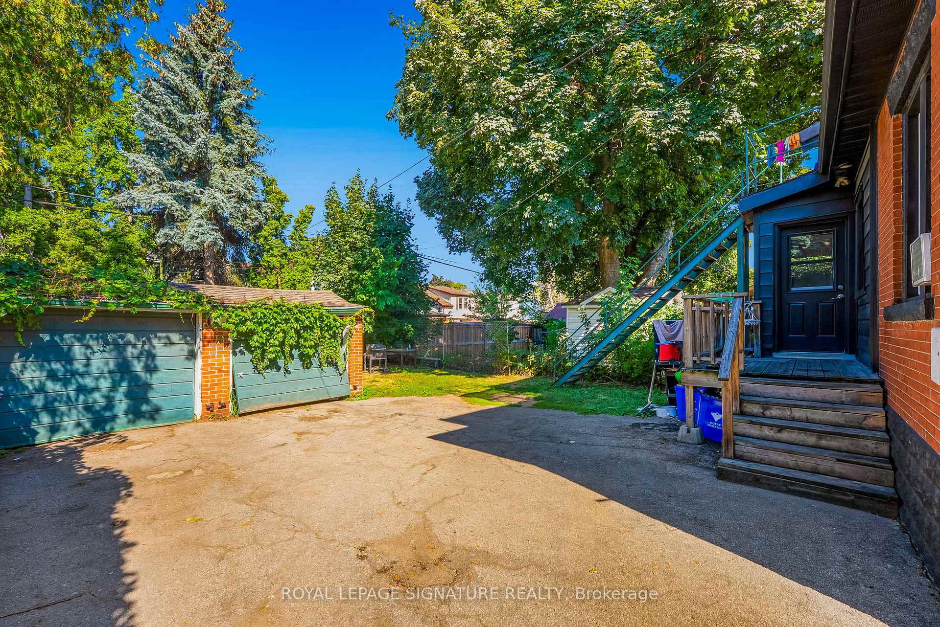 Photo 4 of 74 Kenilworth Avenue S, Hamilton, Delta — HOMEH