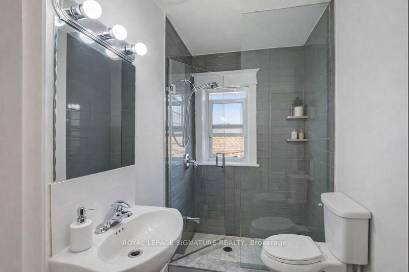 Photo 11 of 74 Kenilworth Avenue S, Hamilton, Delta — HOMEH