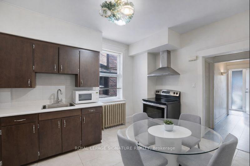 Photo 12 of 74 Kenilworth Avenue S, Hamilton, Delta — HOMEH
