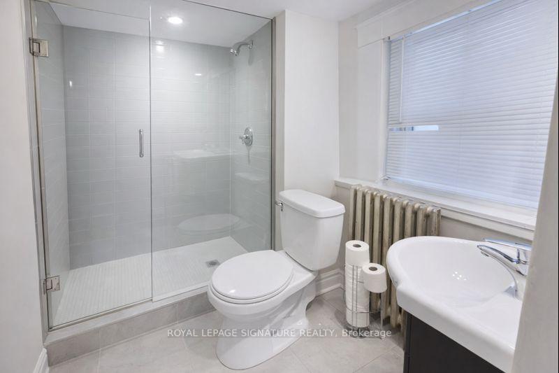 Photo 16 of 74 Kenilworth Avenue S, Hamilton, Delta — HOMEH