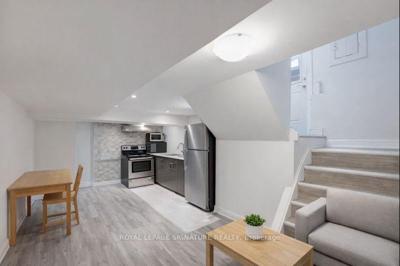 Photo 17 of 74 Kenilworth Avenue S, Hamilton, Delta — HOMEH