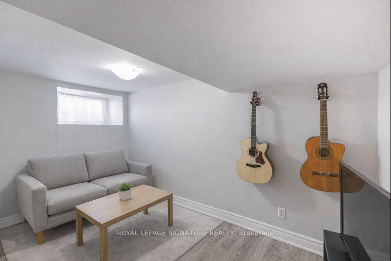 Photo 19 of 74 Kenilworth Avenue S, Hamilton, Delta — HOMEH