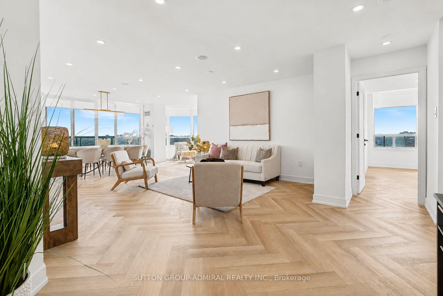 Photo 4 of 7250 Yonge Street, Vaughan, Crestwood-Springfarm-Yorkhill — HOMEH