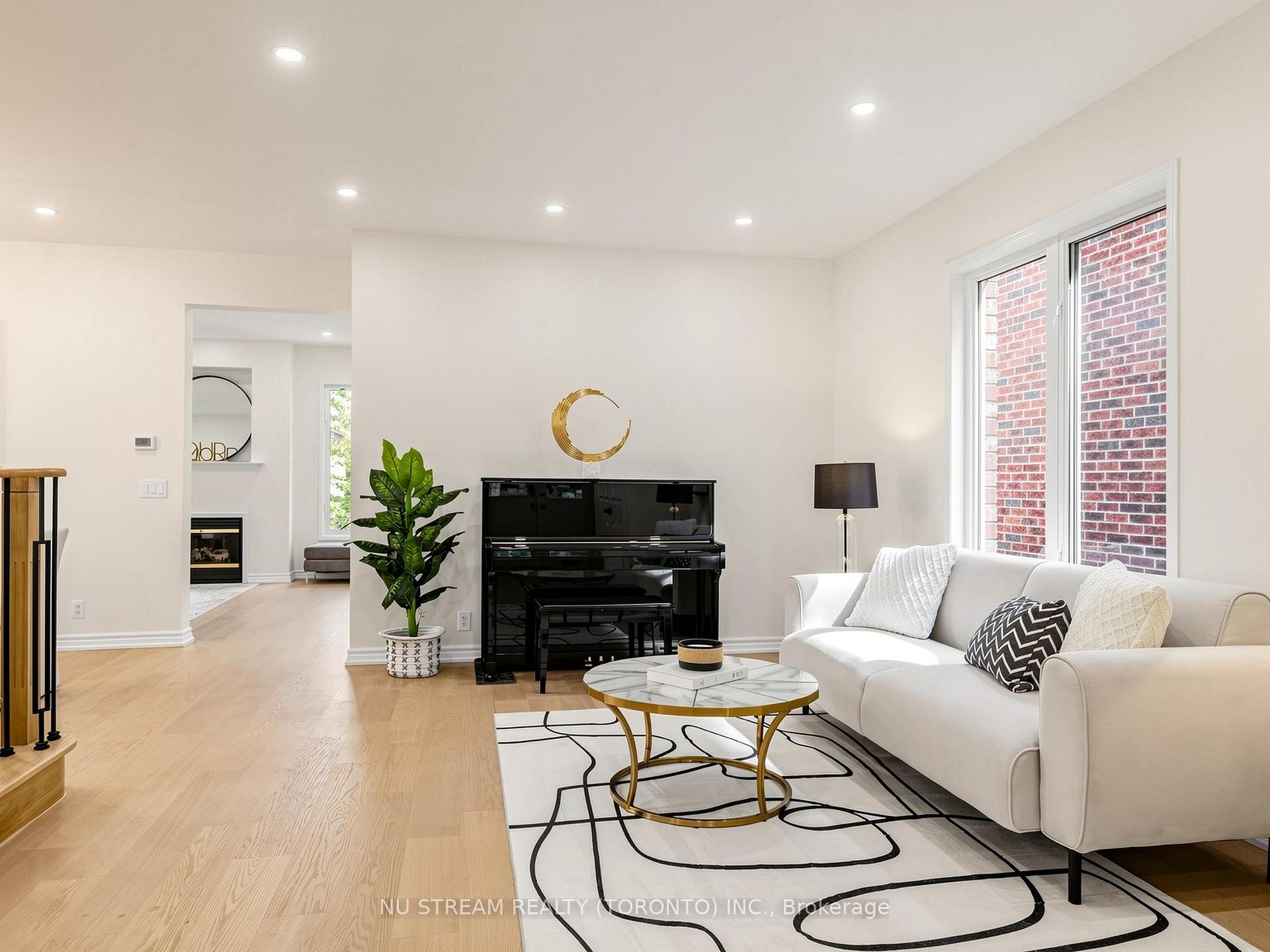 Photo 9 of 157 Bilbrough Street, Aurora, Bayview Northeast — HOMEH