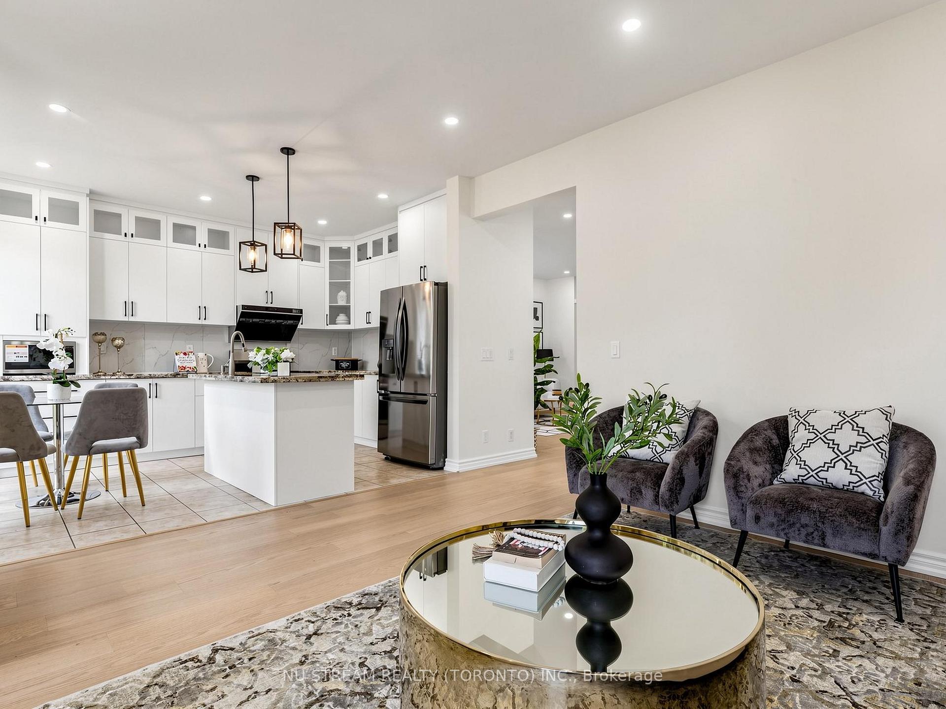 Photo 15 of 157 Bilbrough Street, Aurora, Bayview Northeast — HOMEH