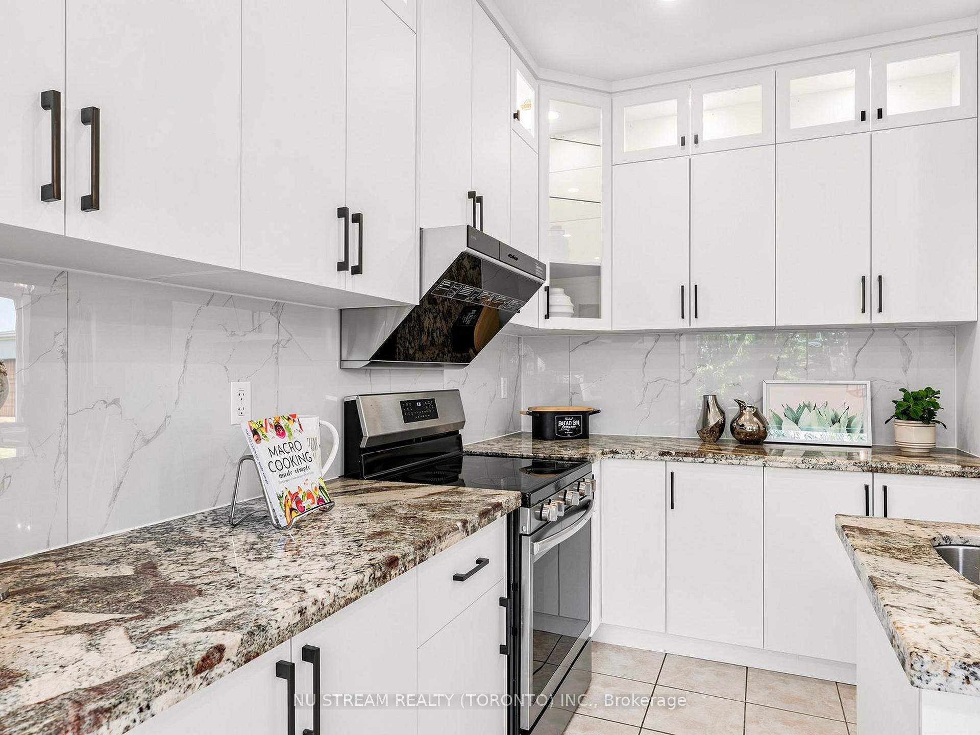 Photo 16 of 157 Bilbrough Street, Aurora, Bayview Northeast — HOMEH