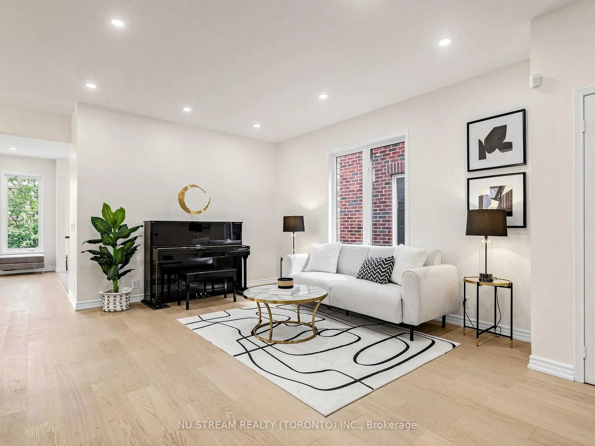 Photo 2 of 157 Bilbrough Street, Aurora, Bayview Northeast — HOMEH