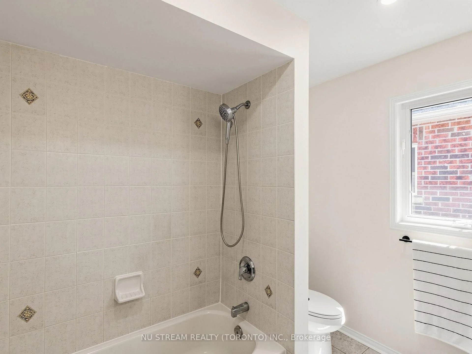 Photo 27 of 157 Bilbrough Street, Aurora, Bayview Northeast — HOMEH